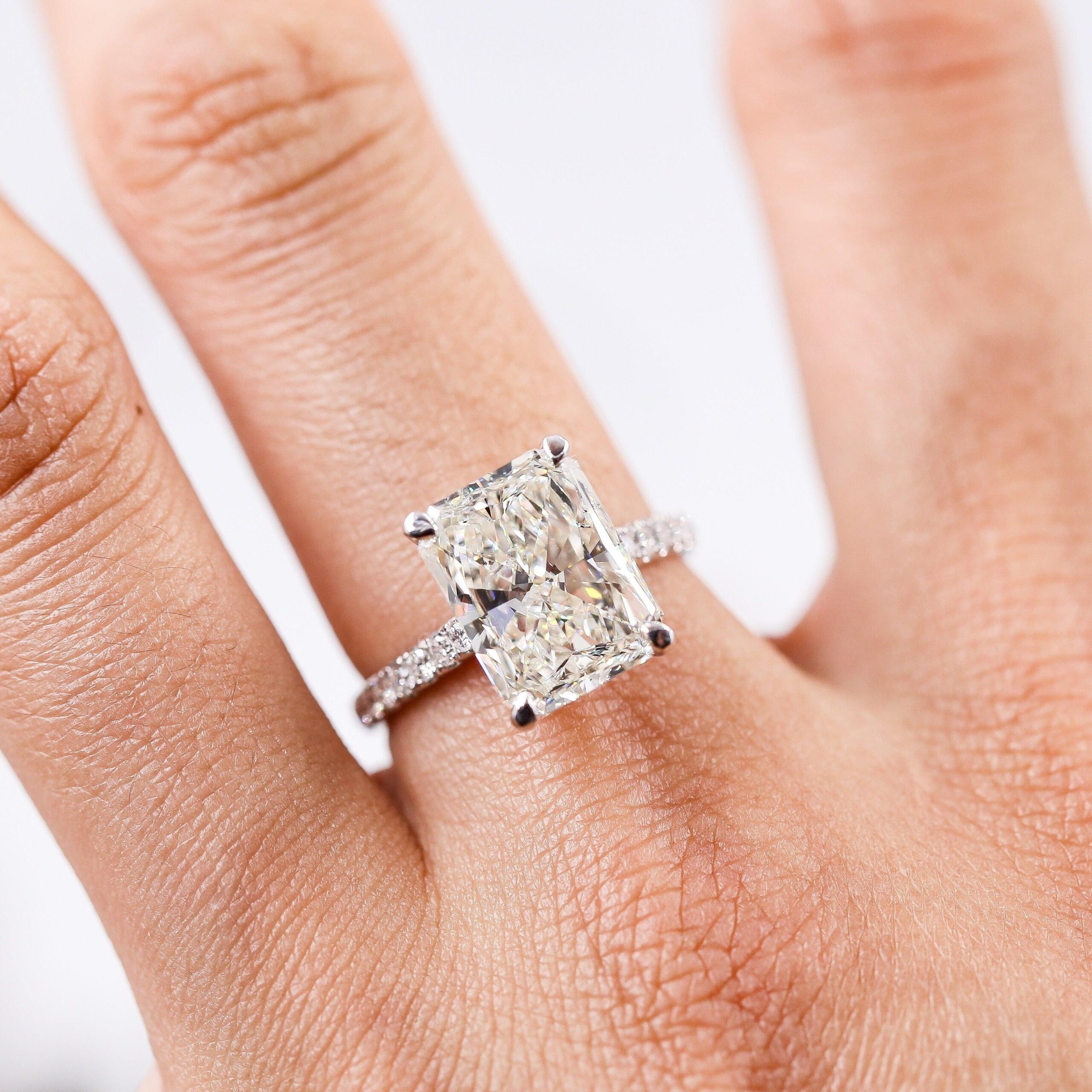 Luxury Platinum Diamond Ring