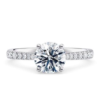 side diamonds detail platinum mounting